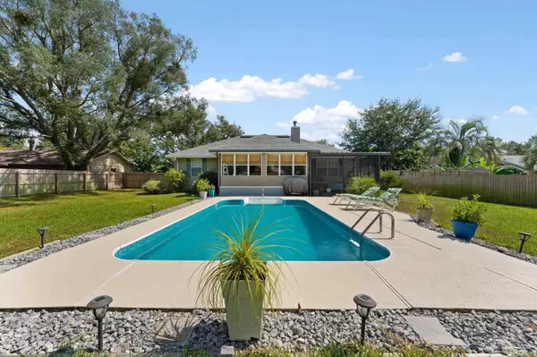 1837 Flamingo Ln, Navarre, FL 32566