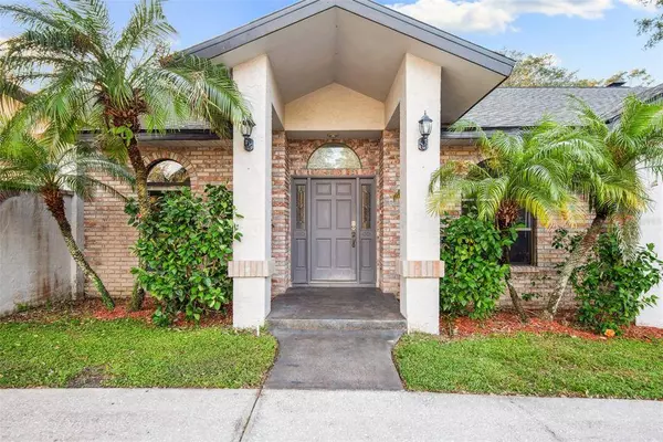 2211 WHITLOCK PL, Dover, FL 33527