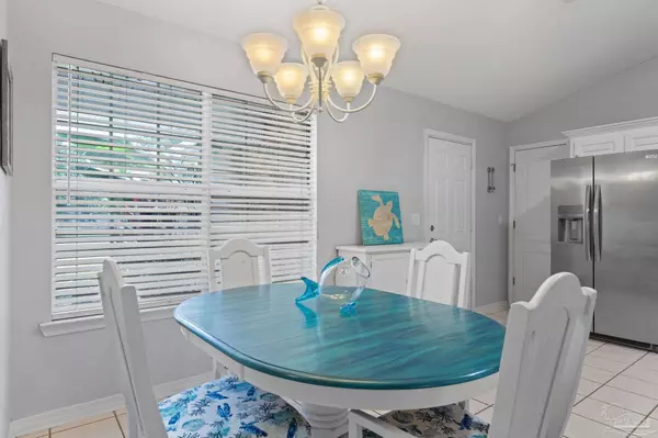 1837 Flamingo Ln, Navarre, FL 32566