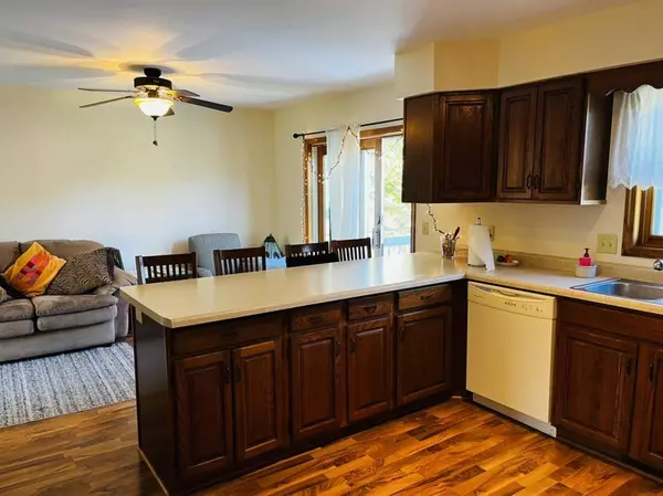 1009 Monteray Ln, Waunakee, WI 53597