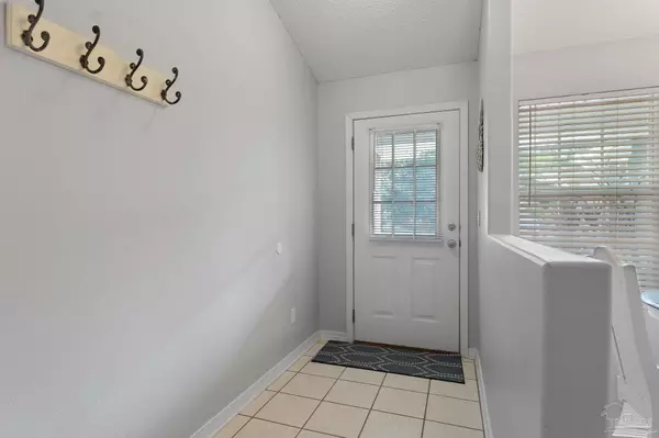 1837 Flamingo Ln, Navarre, FL 32566