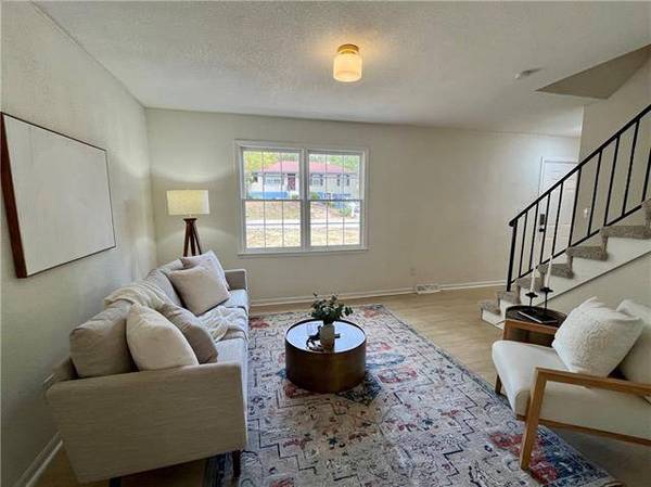 8625 E 58th ST, Kansas City, MO 64129