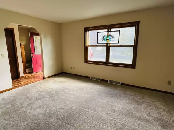 1009 Monteray Ln, Waunakee, WI 53597