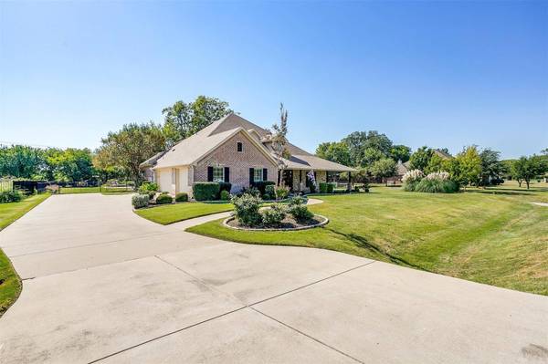 8428 Gold Creek Court, Burleson, TX 76028