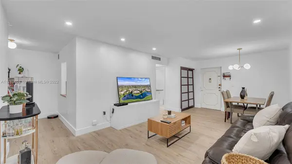 200 177th Dr #215, Sunny Isles Beach, FL 33160