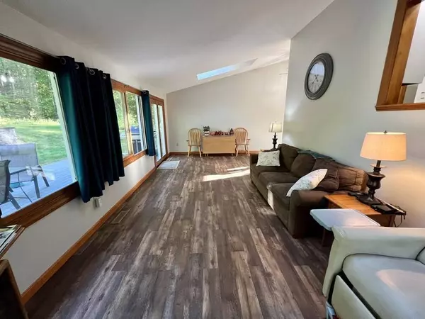 34 South Loomis St, Southwick, MA 01077