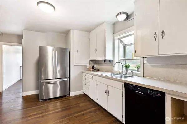 712 90th ST SW, Everett, WA 98204