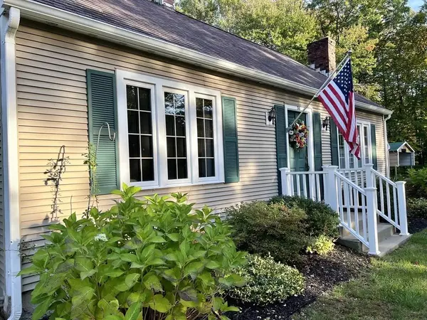 34 South Loomis St, Southwick, MA 01077