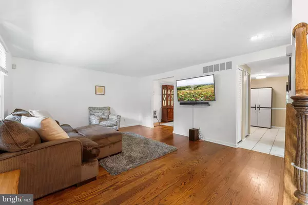 4 ADAMS CT, Marlton, NJ 08053