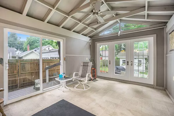 215 N Sycamore Street, Marshall, MI 49068