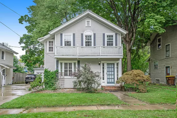 215 N Sycamore Street, Marshall, MI 49068