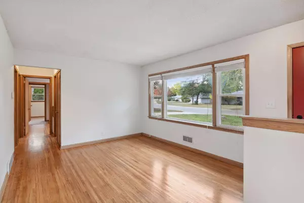 1606 E 88th ST, Bloomington, MN 55425