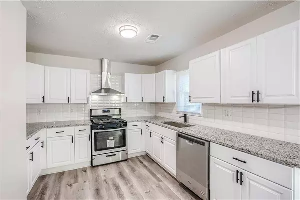 5489 Reynolds RD, Morrow, GA 30260