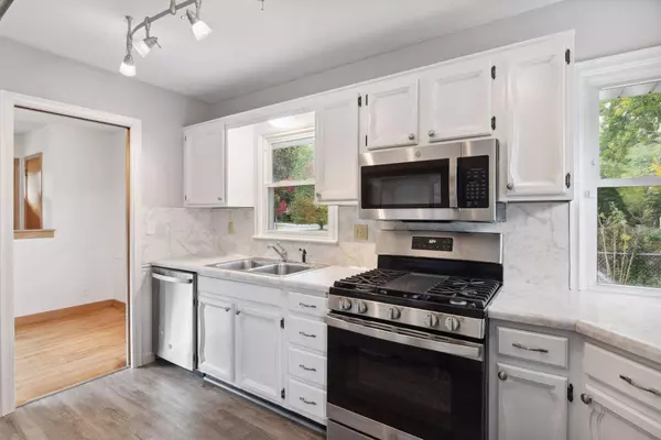 1606 E 88th ST, Bloomington, MN 55425