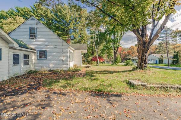 627 MacElroy Road, Clifton Park, NY 12019