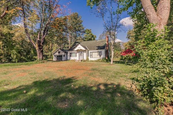 627 MacElroy Road, Clifton Park, NY 12019