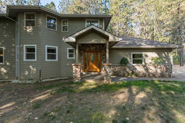 212 Genverna Gln, Grants Pass, OR 97527