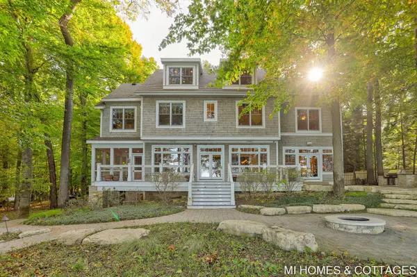 2192-A Lakeshore Drive, Fennville, MI 49408