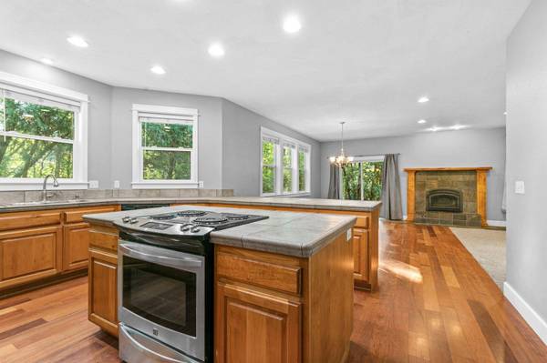 212 Genverna Gln, Grants Pass, OR 97527