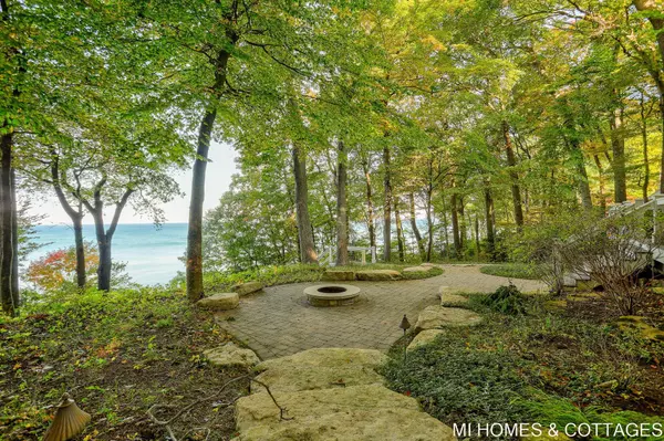 2192-A Lakeshore Drive, Fennville, MI 49408