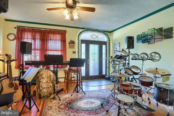 220 E SPRINGETTSBURY AVE, York, PA 17403