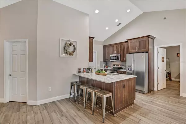 7156 REMINGTON OAKS LOOP, Lakeland, FL 33810