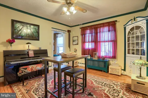 220 E SPRINGETTSBURY AVE, York, PA 17403