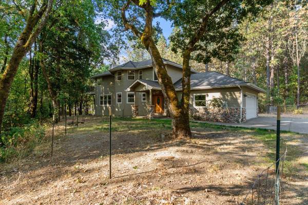 212 Genverna Gln, Grants Pass, OR 97527