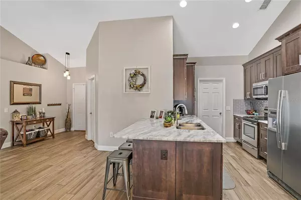 7156 REMINGTON OAKS LOOP, Lakeland, FL 33810