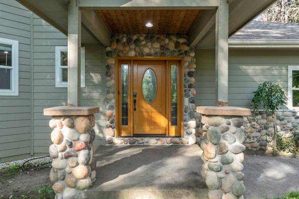 212 Genverna Gln, Grants Pass, OR 97527