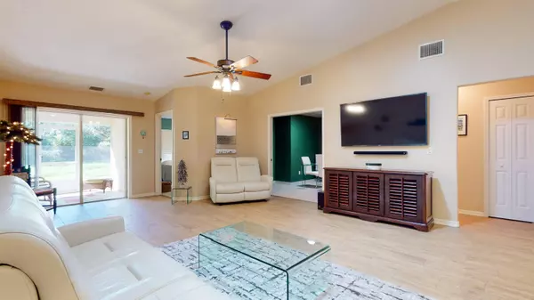 942 S Easy ST, Sebastian, FL 32958