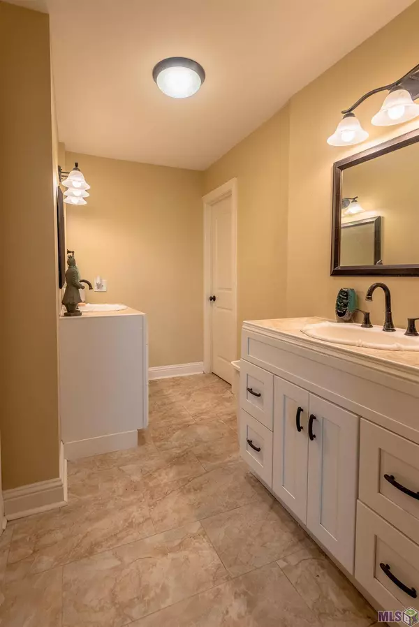 850 MOONGLOW DR, Denham Springs, LA 70726