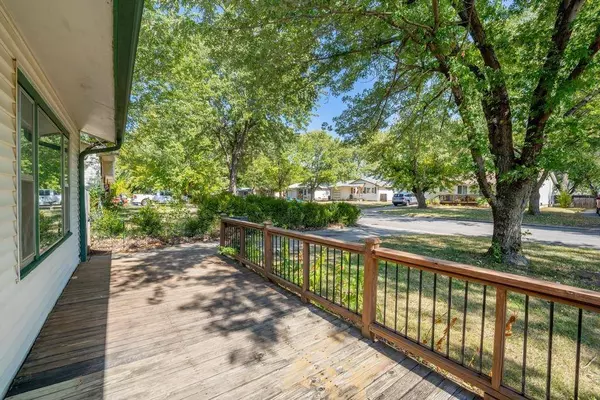 411 N Dexter Ave, Valley Center, KS 67147