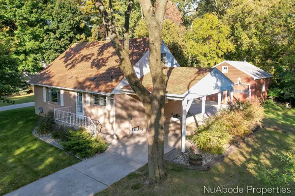 912 Westend NW Avenue, Grand Rapids, MI 49504