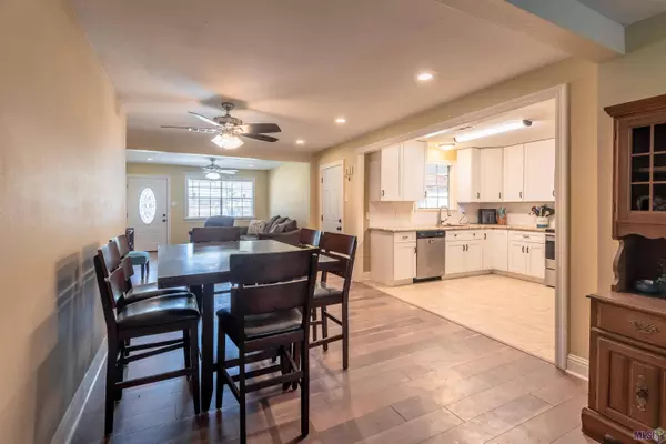 850 MOONGLOW DR, Denham Springs, LA 70726