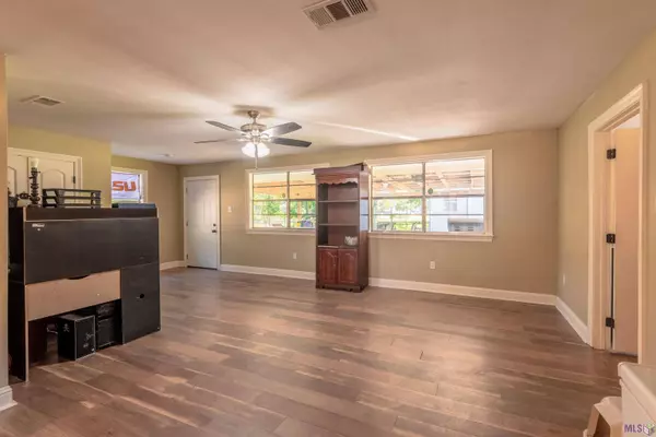 850 MOONGLOW DR, Denham Springs, LA 70726