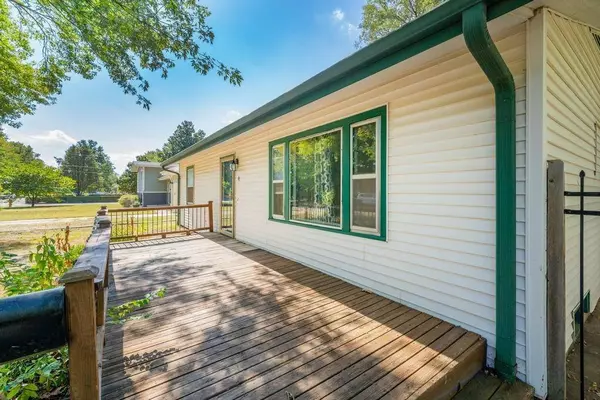 411 N Dexter Ave, Valley Center, KS 67147