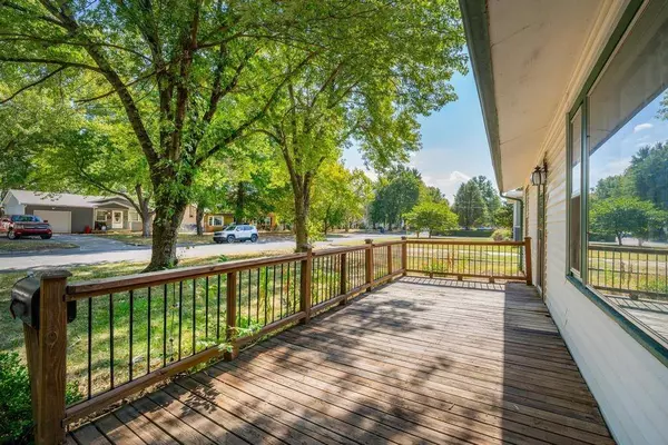 411 N Dexter Ave, Valley Center, KS 67147