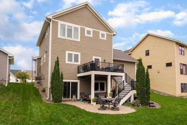 739 Indigo LN, Northfield, MN 55057