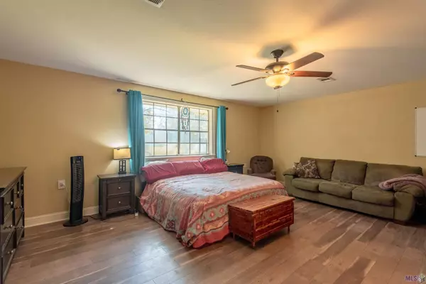 850 MOONGLOW DR, Denham Springs, LA 70726