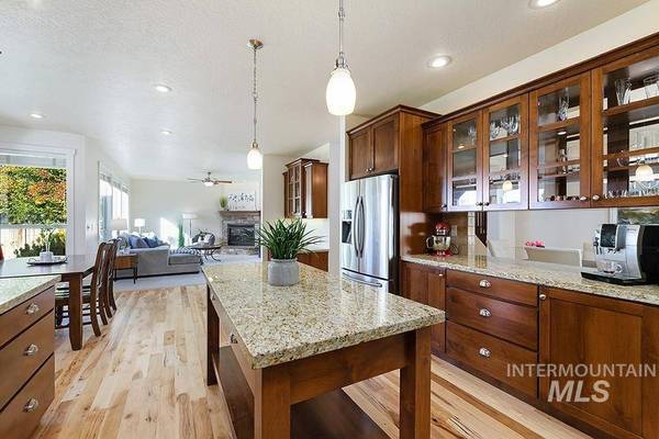 2517 E Mariposa Dr, Eagle, ID 83616