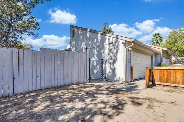 7566 Whisperwillow DR, Sacramento, CA 95828