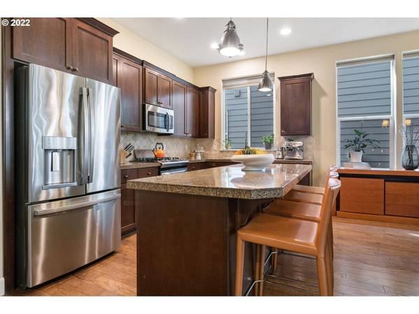 11525 NW KNIGHTSVIEW LN, Portland, OR 97229