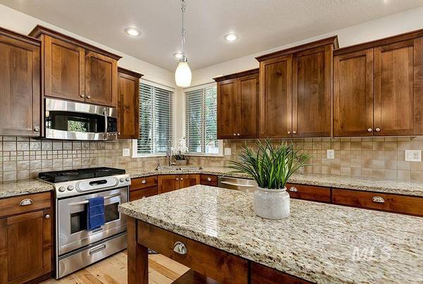 2517 E Mariposa Dr, Eagle, ID 83616