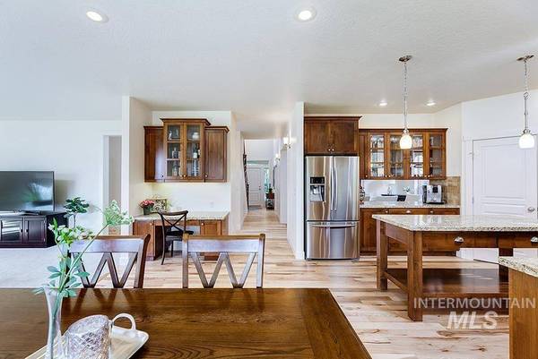 2517 E Mariposa Dr, Eagle, ID 83616