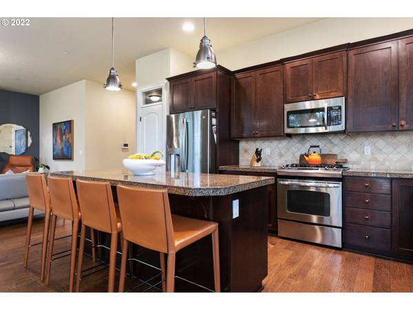 11525 NW KNIGHTSVIEW LN, Portland, OR 97229