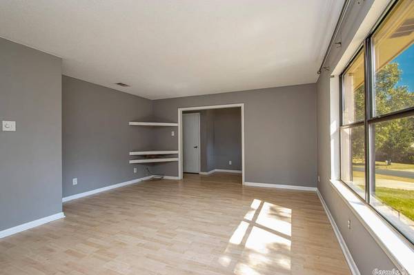 5 Lance Drive, Sherwood, AR 72120