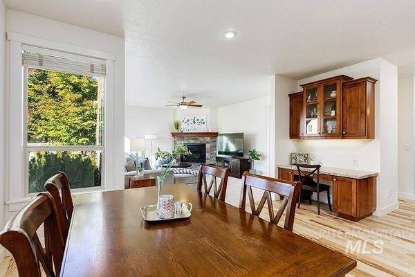 2517 E Mariposa Dr, Eagle, ID 83616