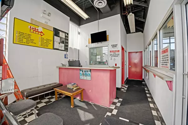 381 Blackhawk DR, Park Forest, IL 60466