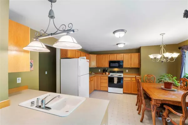 408 Eldredge AVE NW, Orting, WA 98360